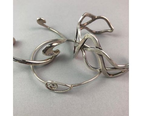 SILVER S-CURVE OPEN TORC BANGLE, 24.5g, along with a collection of silver jewellery including bangles, necklaces and bracelet