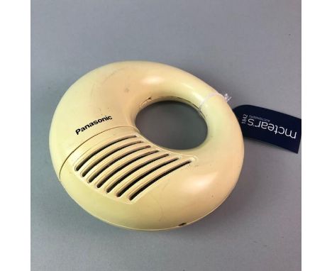 RETRO PANASONIC TOOT-A-LOOP RADIO, model R-72, in cream colour