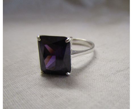 Silver amethyst set ring