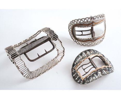 A GEORGE III LARGE SINGLE MOUNTED STEEL SHOE BUCKLE with a quick release button operated chape mechanism and wavy borders wit