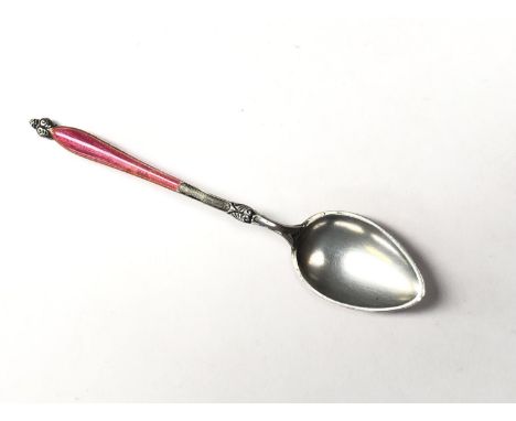 A CONTINENTAL SILVER AND PINK ENAMEL TEASPOON 