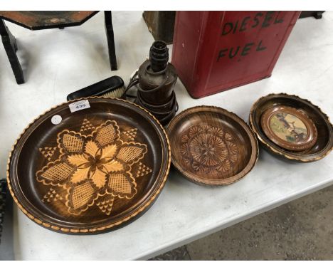VARIOUS TREEN / WOODEN WARE ITEMS TO INCLUDE BOWLS, LAMP BASE ETC 