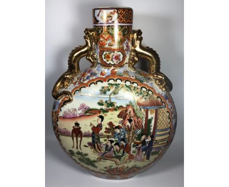 A LARGE CHINESE CERAMIC DECORATIVE MOON FLASK WITH DRAGON GILT HANDLES, HEIGHT 52CM 