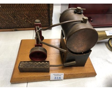 A VINTAGE MINIATURE MAMOD STYLE STEAM ENGINE 