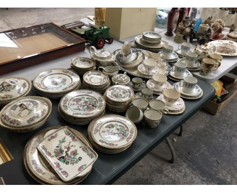 A LARGE ENGLISH CERAMIC DINNER SERVICE, ROYAL ALBERT OLD COUNTRY ROSES TEAPOT ETC (QTY) 