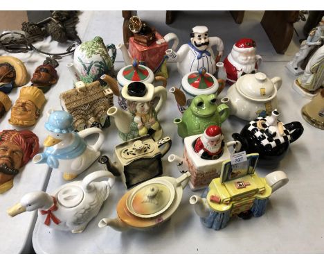 A LARGE COLLECTION OF NOVELTY CERAMIC TEAPOTS (QTY) 