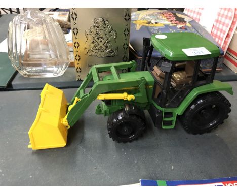 A 'JOHN DEERE' SCALE TRACTOR MODEL 