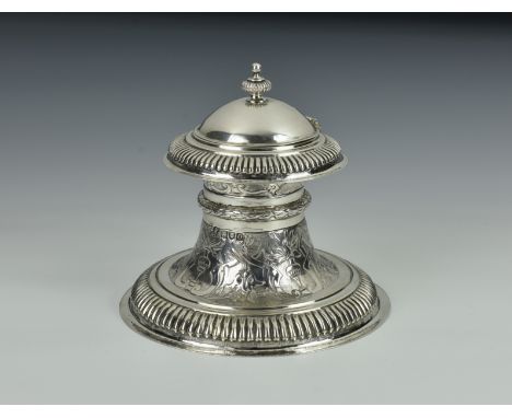 An Edwardian silver capstan inkwell, Solomon Joel Phillips, London, 1909, the doomed hinged cover with knop finial, opening t