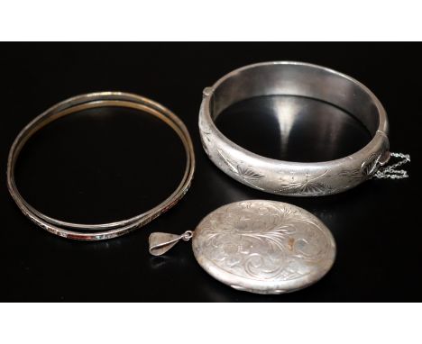 Small mix silver lot comprising 1 locket and 3 bangles (1 large, 2 smaller)Locket Hall Mark: Birmingham S 1967 Smith, Ewen &a