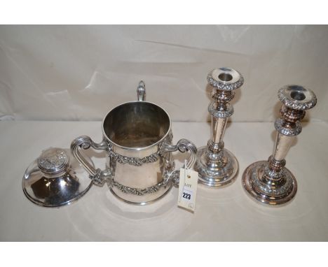 A large Walker & Hall tyg, with lion and grapevine decoration; an inkwell with English Setter decorated to the top; and a pai