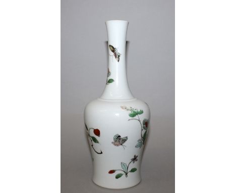 A GOOD QUALITY CHINESE FAMILLE VERTE PORCELAIN VASE, of unusual form, the sides decorated with a sparse design of butterflies