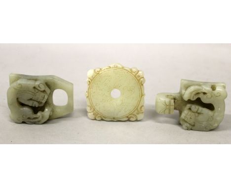 A CHINESE TWO-SECTION BELT BUCKLE, decorated in relief with chilong, 4.5in wide when fitted together; together with a jade-li