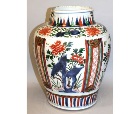 A LARGE LATE 17TH CENTURY CHINESE TRANSITIONAL/KANGXI PERIOD WUCAI PORCELAIN JAR, painted with panels of insects hovering abo