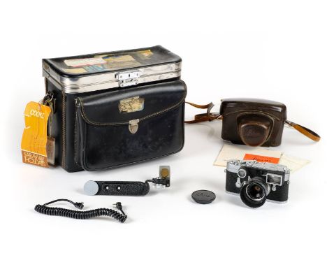 * Leica M3 rangefinder camera No 1039285. Leica M3 chrome rangefinder camera (Serial Number No 1039285), manufactured in 1961