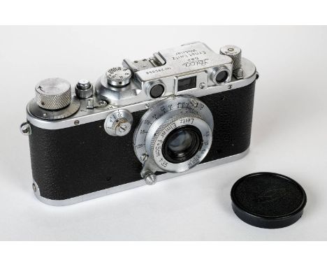 * Leica IIIb rangefinder (1938) with Elmar 50mm f/3.5 lens. Leica IIIb chrome rangefinder camera, Serial Number 285656, manuf