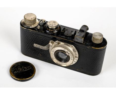 * Leica I camera (1930) with fixed Elmar 50mm f/3.5 lens. Leica I camera, Serial Number 52800, made in Germany in 1930, good 