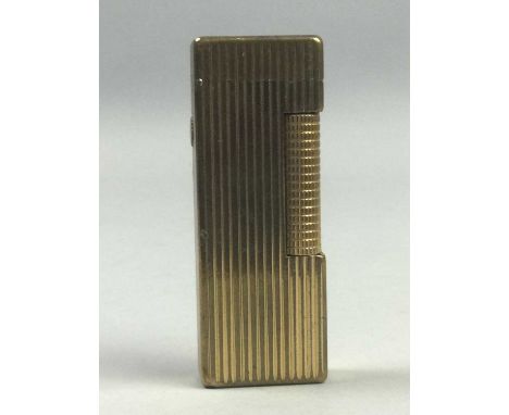VINTAGE DUNHILL LIGHTER,marked 'USRE24163' to base, 6.3cm high