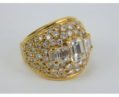 An 18ct yellow gold diamond encrusted Bombay ring with 5 graduated emerald cut diamonds. Total 4.5cts. Size K/L. Gross weight