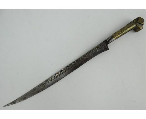 19th century brass hilted Balkan Yataghan dagger with chased blade and brass grip. Overall length: 37.5cm