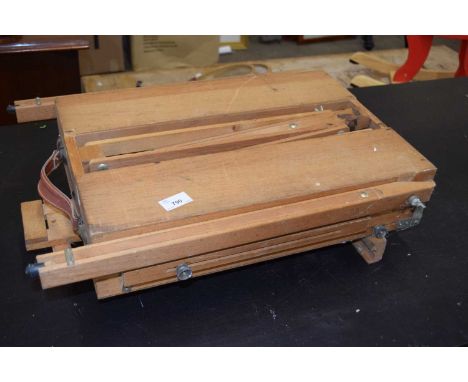 Folding travelling artists easel