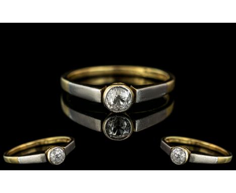 18ct Gold Attractive Single Stone Diamond Set Ring. The Semi Cushion Cut Diamonds of Good Colour / Clarity. Est Diamond Weigh