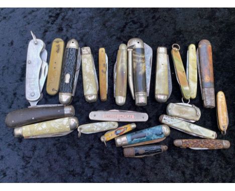 Quantity of Vintage Pen Knives and Fruit Knives, assorted sizes, mother of pearl handles, bone handles, etc. 22 in total.