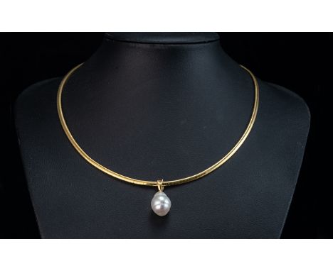 18ct Gold Snake Chain Necklace, set with a Baroque freshwater pearl drop.  Gross weight 25 grams. 