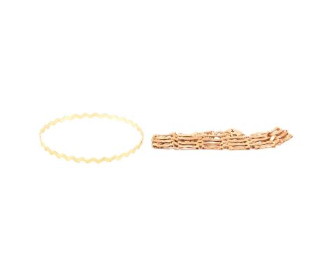 A 9 carat yellow gold four bar 12mm wide gate link bracelet with padlock fastener, 9.6g; a 9 carat yellow gold 3.7mm wide sla