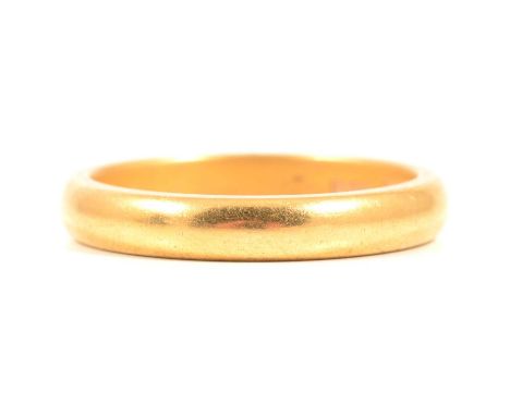 An 18 carat yellow gold wedding band, 3.6mm wide plain polished D shape ring size Q, Birmingham 1936, 6.5g