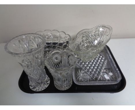 A tray containing 20th century glassware to include trinket tray, two vases and two bowls. 