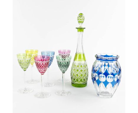 Val Saint Lambert, a carafe with 6 glasses and a blue vase.Cut and coloured crystal.&nbsp;Dimensions:(H:40 x D:10 cm)Conditio