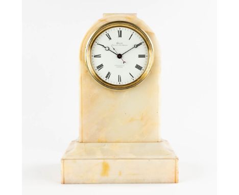 A mantle clock,&nbsp;'Haudé horloger de l'Empereur, Palais Royal',Movement with a weight and central seconds hand.&nbsp;Onyx.
