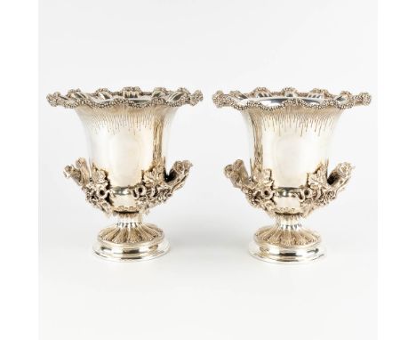 Elkington, UK, a pair of wine coolers, silver-plated metal and decorated with grape vines.The first half of the 20th C.&nbsp;