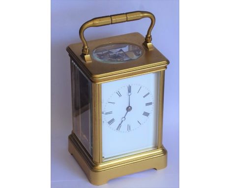 A fine quality gilt-metal cased carriage clock timepiece with key, the swing handle above a white-enamel dial with Roman nume