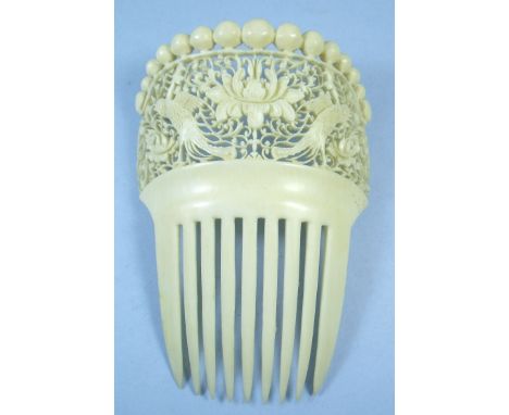 A fine late 19th century Chinese ivory hair comb with bird and lotus flower decoration on finely pierced scrolling ground - 1