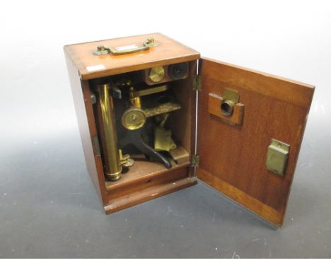 A Manson & Swan mahogany cased brass microscope, a clarinet and an oboe (3)  
