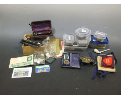 A quantity of coins and other collectables, including four old green £1 notes, L K O'Brien Chief Cashier  