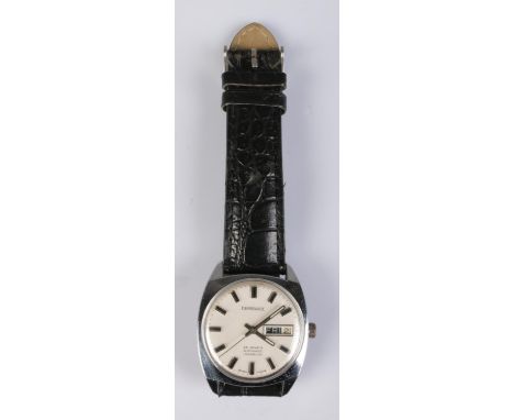 A gents Carronade 25 Jewels Incabloc automatic wristwatch featuring day date display.  Working intermittently.