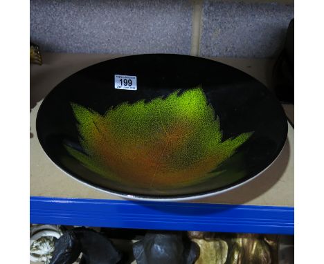 A Poole Aegean bowl decorated with a leaf