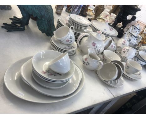 A Royal Doulton 'Pillar Rose' dinner set