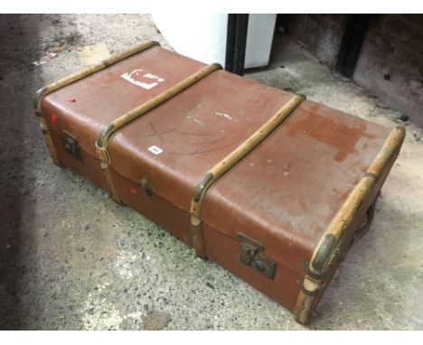 VINTAGE TRAVEL TRUNK