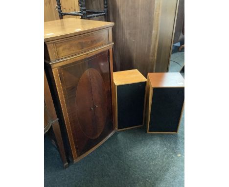 PATHE VINTAGE STYLE HI-FI CABINET WITH TOSHIBA BELT DRIVE RECORD DECK, MODEL SRA110, GRUNDIG HI=FI SYSTEM, SPEAKERS, HEADPHON