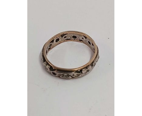 AN ETERNITY RING SET IN 9ct, SIZE 'K' 