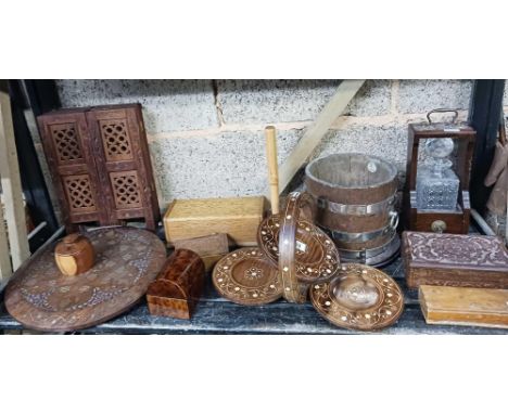 SHELF OF MISC TREEN INCL; AN INLAID FOLDING TABLE, ICE BUCKET, MALLET, TRINKET BOX &amp; A SINGLE BOTTLE DECANTER CARRIER WIT