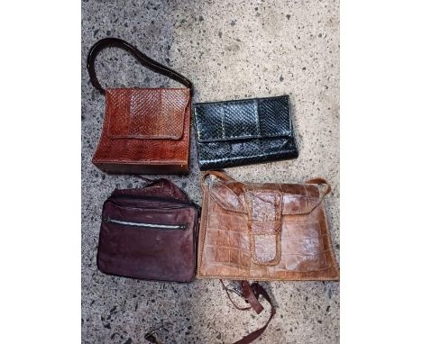 PLASTIC CRATE WITH 4 VINTAGE HANDBAGS