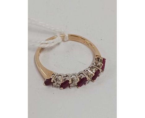 A RUBY &amp; DIAMOND 13 STONE RING SET IN 18ct GOLD, SIZE 'L'