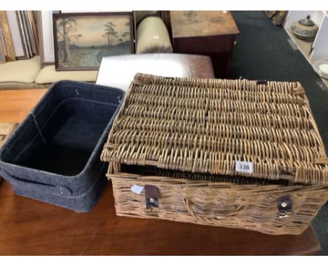 VINTAGE WICKER PICNIC HAMPER