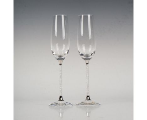 Lead crystal elegant toasting part of the Selection collection. Made with clear crystals that fills the stems and the faceted