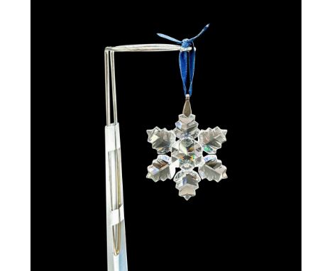 Dazzling clear crystal star shaped tree ornament. Swarovski mark. This item has its original box: 5.5""L x 6.25""W x 1""H. Di