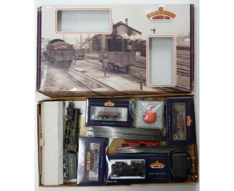 Bachmann 00 gauge model railway train set with GWR 4-6-0 locomotive Kenilworth Castle 4097 and four additional locomotives an